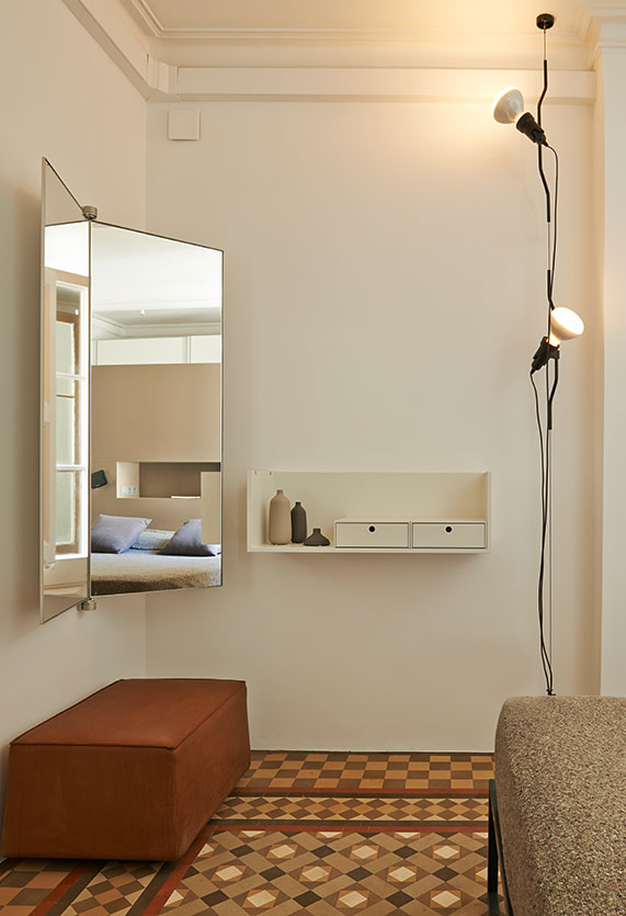 parentesi-suspension-castiglioni-manzu-flos-F54000-product-life-02-571x835